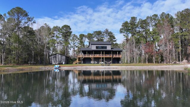 2714 Whitestocking Road, Burgaw, NC 28425