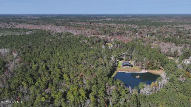 2714 Whitestocking Road, Burgaw, NC 28425