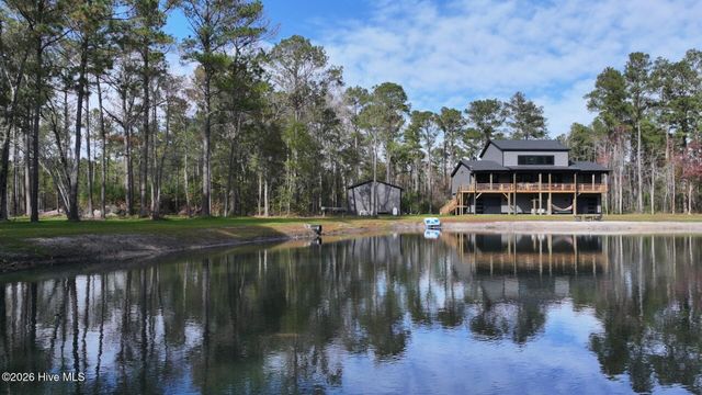 2714 Whitestocking Road, Burgaw, NC 28425