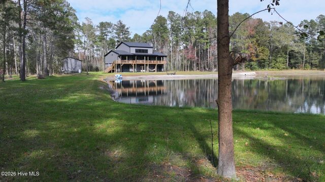 2714 Whitestocking Road, Burgaw, NC 28425