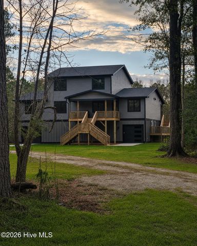 2714 Whitestocking Road, Burgaw, NC 28425
