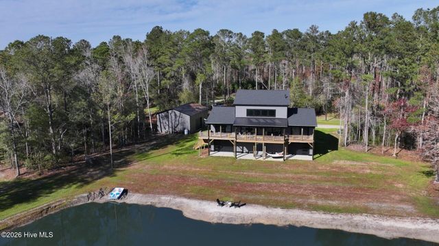 2714 Whitestocking Road, Burgaw, NC 28425