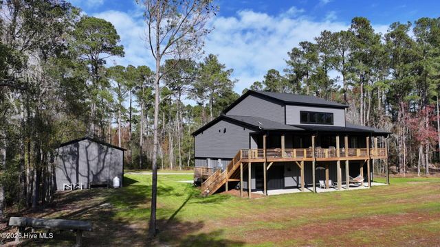 2714 Whitestocking Road, Burgaw, NC 28425