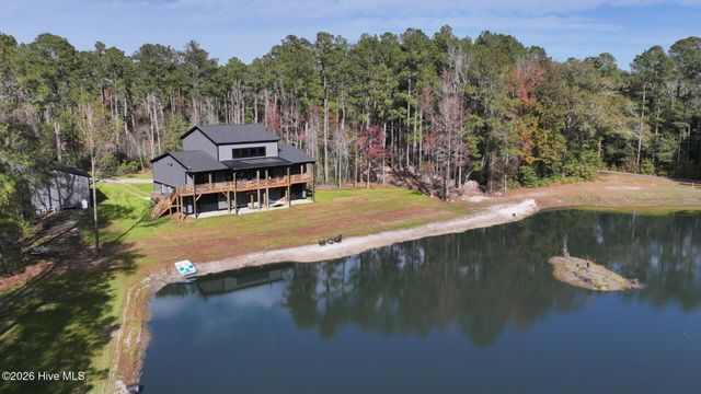 2714 Whitestocking Road, Burgaw, NC 28425