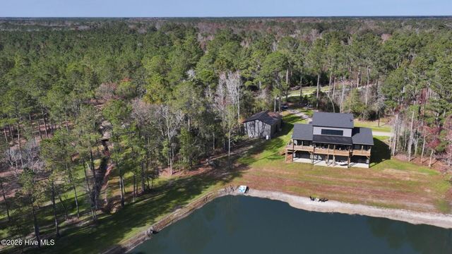 2714 Whitestocking Road, Burgaw, NC 28425