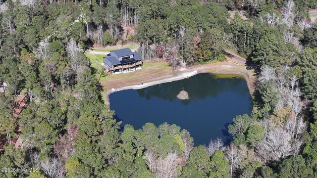 2714 Whitestocking Road, Burgaw, NC 28425