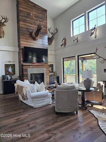 2714 Whitestocking Road, Burgaw, NC 28425