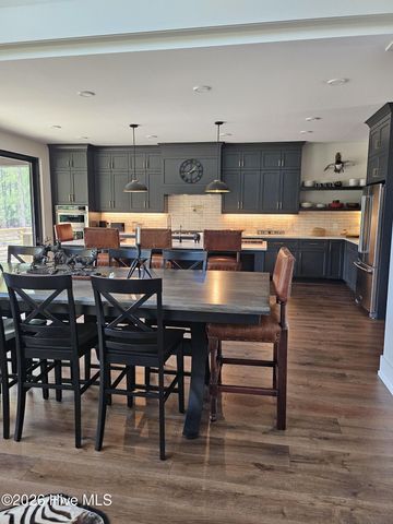 2714 Whitestocking Road, Burgaw, NC 28425