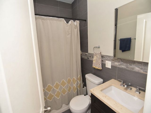 2110 W 18th Place, Chicago, IL 60608