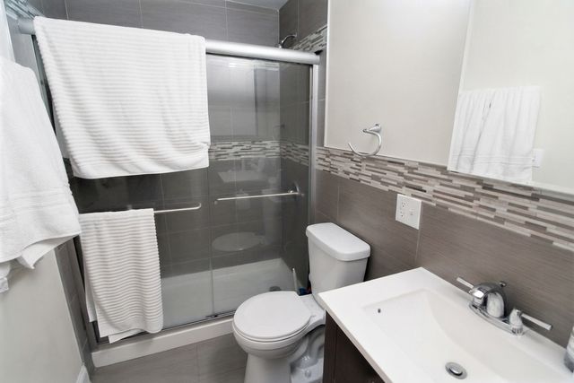 2110 W 18th Place, Chicago, IL 60608