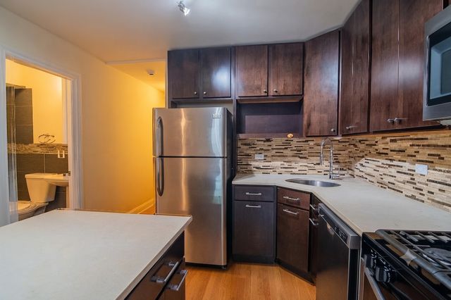 2110 W 18th Place, Chicago, IL 60608