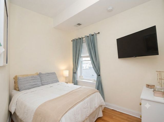 2110 W 18th Place, Chicago, IL 60608