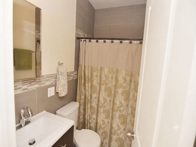 2110 W 18th Place, Chicago, IL 60608