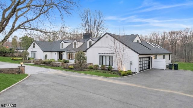 16 E Greenbrook Rd, North Caldwell Boro, NJ 07006