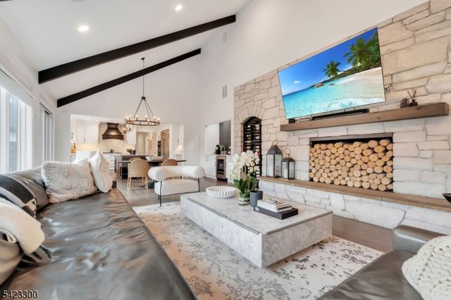 16 E Greenbrook Rd, North Caldwell Boro, NJ 07006