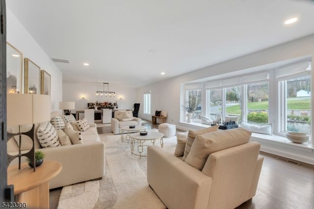 16 E Greenbrook Rd, North Caldwell Boro, NJ 07006