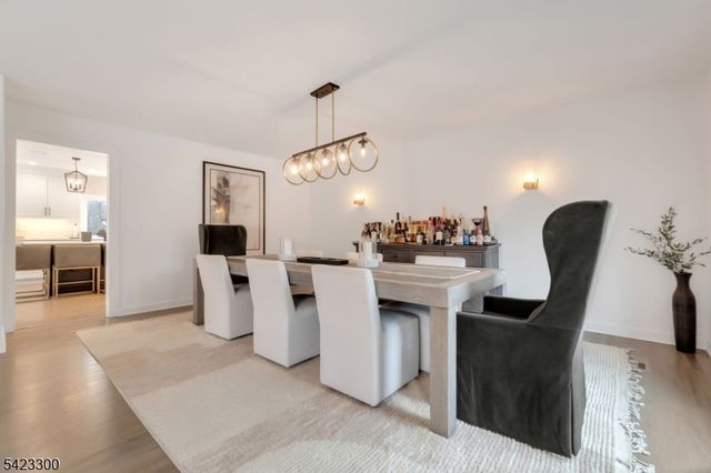 16 E Greenbrook Rd, North Caldwell Boro, NJ 07006