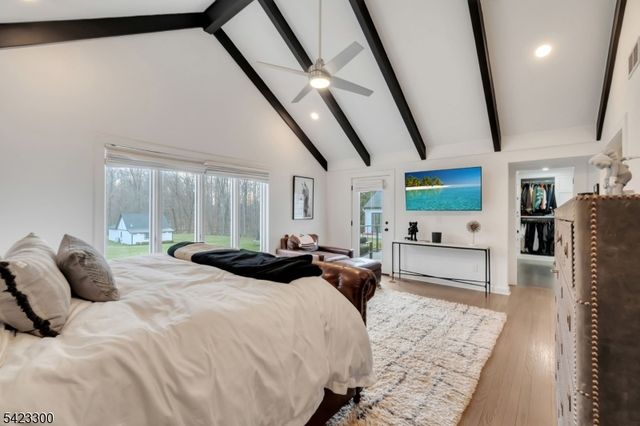 16 E Greenbrook Rd, North Caldwell Boro, NJ 07006