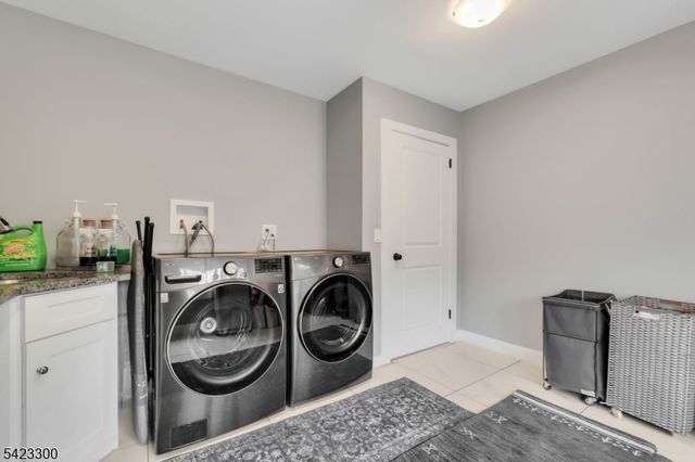 16 E Greenbrook Rd, North Caldwell Boro, NJ 07006