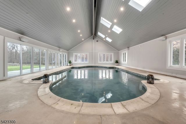 16 E Greenbrook Rd, North Caldwell Boro, NJ 07006