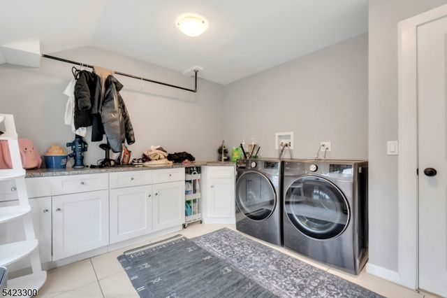 16 E Greenbrook Rd, North Caldwell Boro, NJ 07006