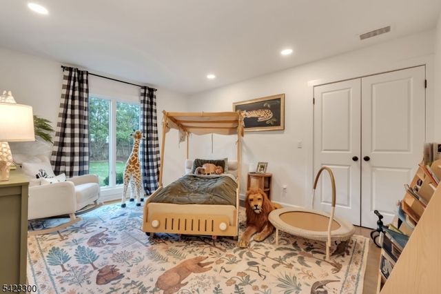 16 E Greenbrook Rd, North Caldwell Boro, NJ 07006