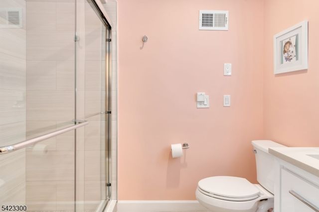 16 E Greenbrook Rd, North Caldwell Boro, NJ 07006