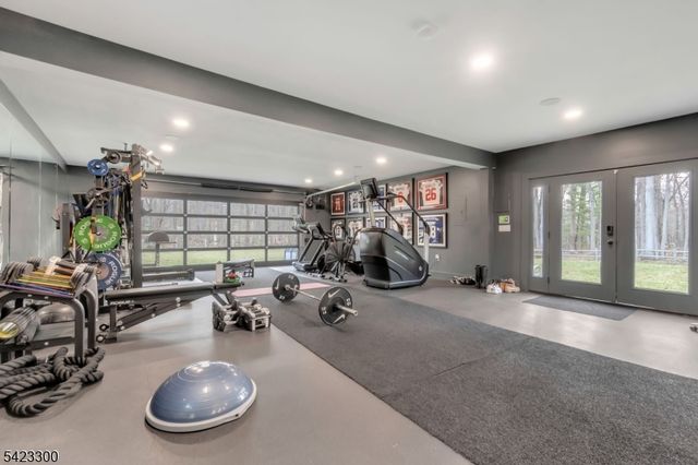 16 E Greenbrook Rd, North Caldwell Boro, NJ 07006