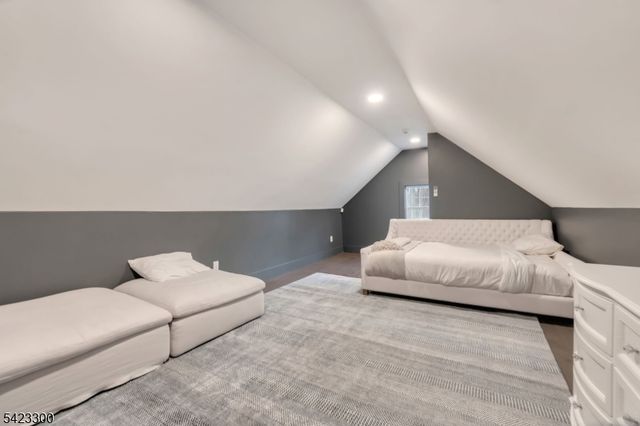 16 E Greenbrook Rd, North Caldwell Boro, NJ 07006