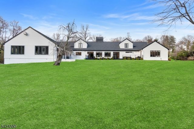 16 E Greenbrook Rd, North Caldwell Boro, NJ 07006