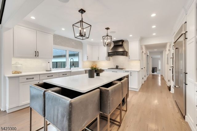 16 E Greenbrook Rd, North Caldwell Boro, NJ 07006