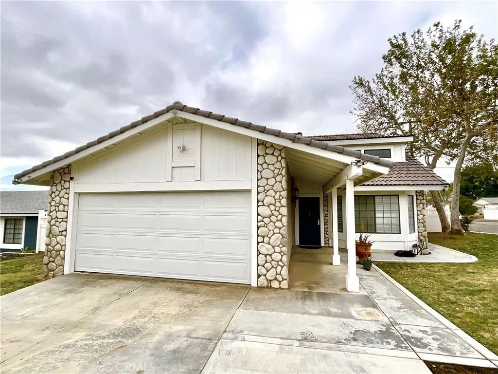 1078 W King Street, Banning, CA 92220