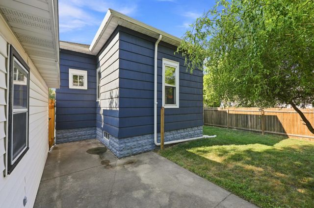 1349 4th Avenue S, Fargo, ND 58103