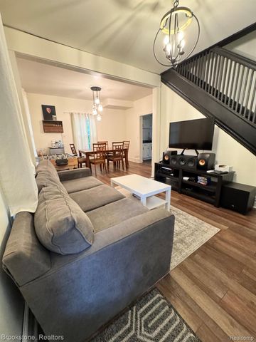 1910 Prospect Street, Lansing, MI 48912
