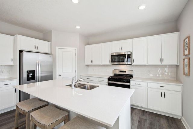 907 Greenlawn Avenue W, Delano, MN 55328