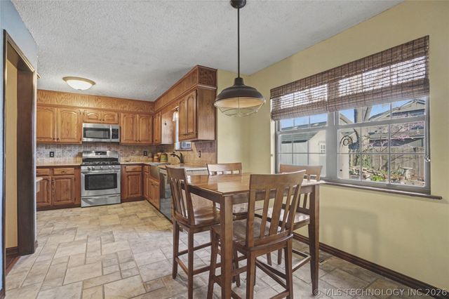 2224 W Louisville Street, Broken Arrow, OK 74012