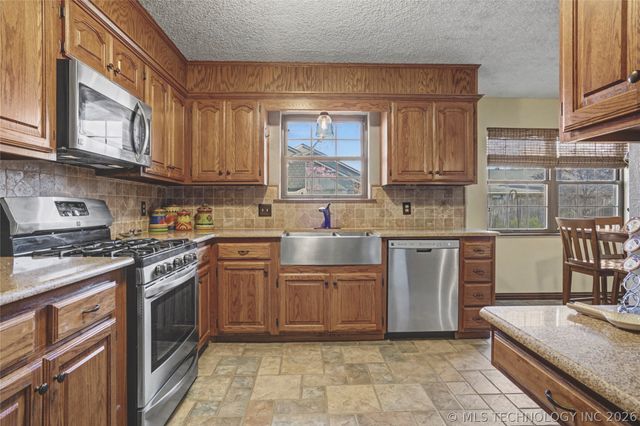 2224 W Louisville Street, Broken Arrow, OK 74012