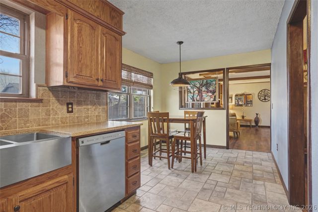 2224 W Louisville Street, Broken Arrow, OK 74012