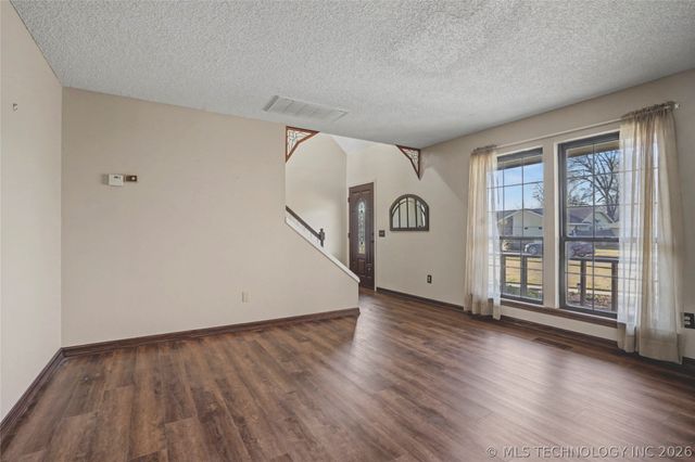 2224 W Louisville Street, Broken Arrow, OK 74012