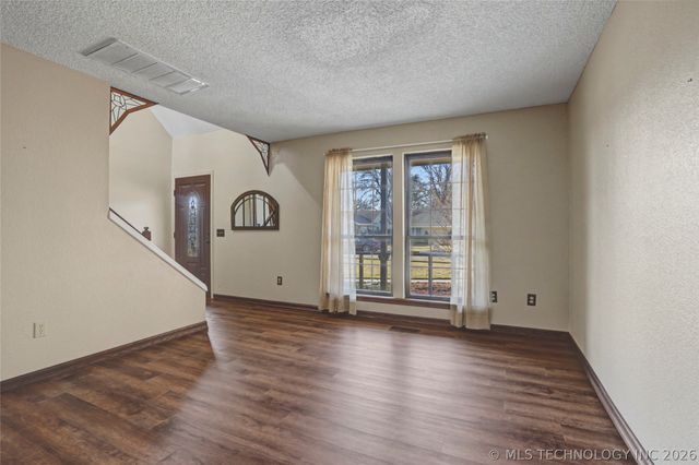 2224 W Louisville Street, Broken Arrow, OK 74012