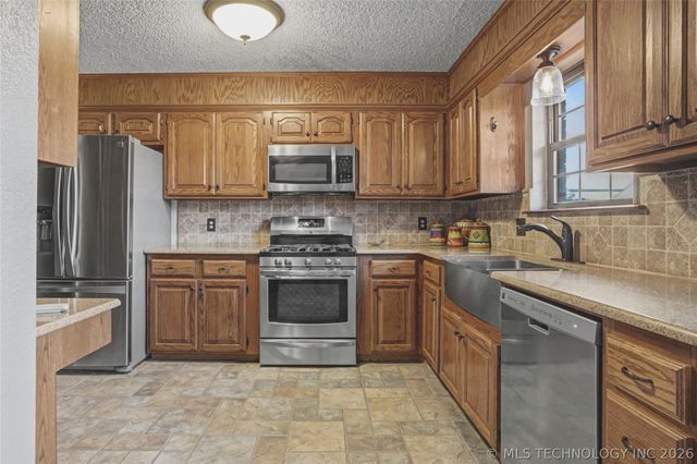 2224 W Louisville Street, Broken Arrow, OK 74012