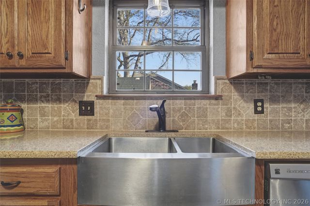 2224 W Louisville Street, Broken Arrow, OK 74012