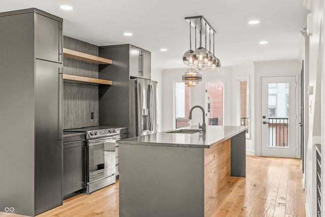 512 Lockerbie Circle N, Indianapolis, IN 46202