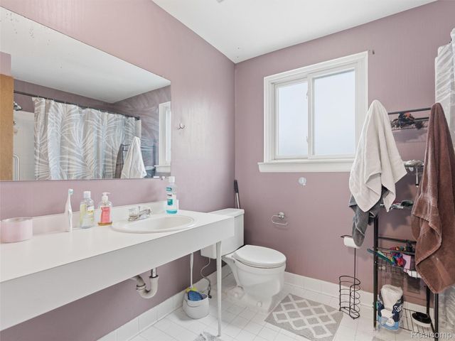 8207 Dartmouth Avenue, Warren, MI 48093