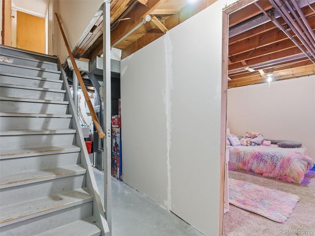 8207 Dartmouth Avenue, Warren, MI 48093