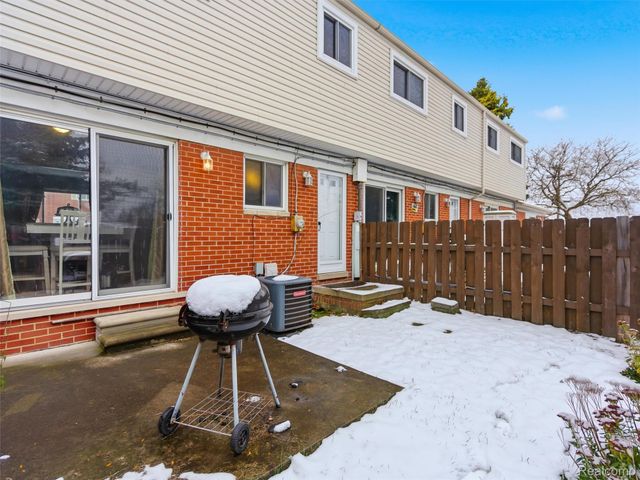 8207 Dartmouth Avenue, Warren, MI 48093