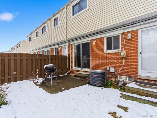 8207 Dartmouth Avenue, Warren, MI 48093