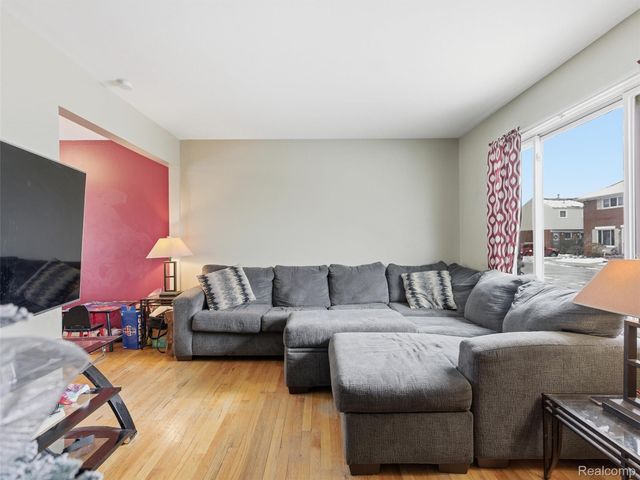 8207 Dartmouth Avenue, Warren, MI 48093