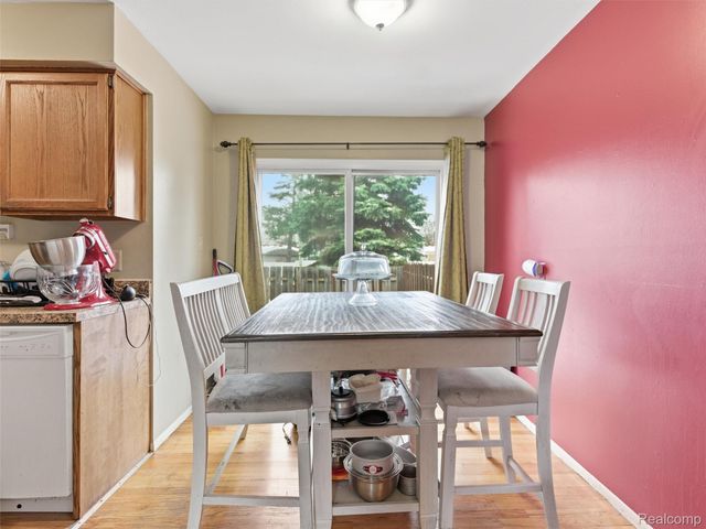 8207 Dartmouth Avenue, Warren, MI 48093