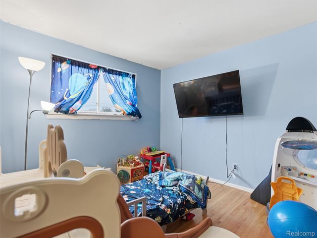 8207 Dartmouth Avenue, Warren, MI 48093